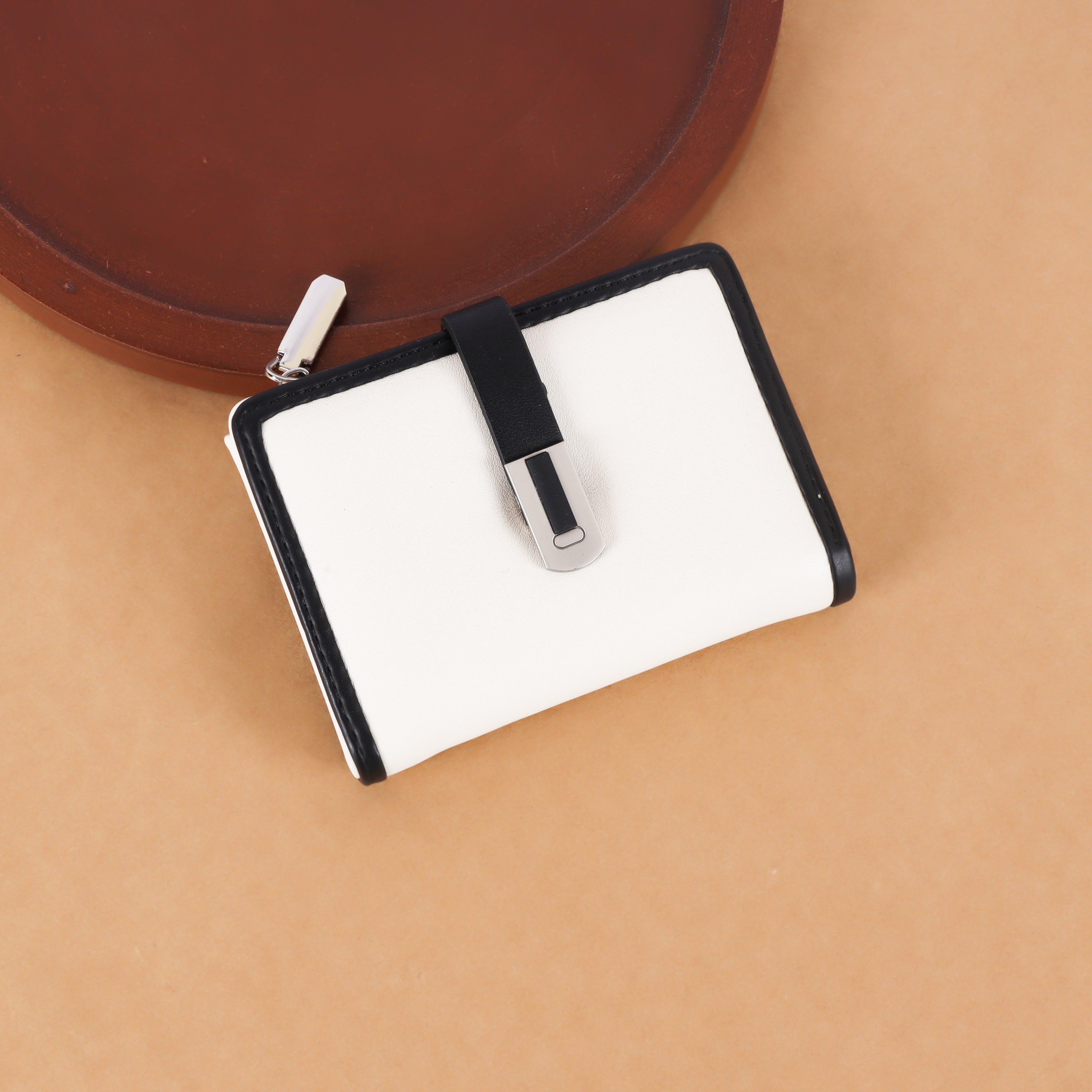 The "Metro Elegance" Compact Bifold: Metallic Bar & Zip Detail