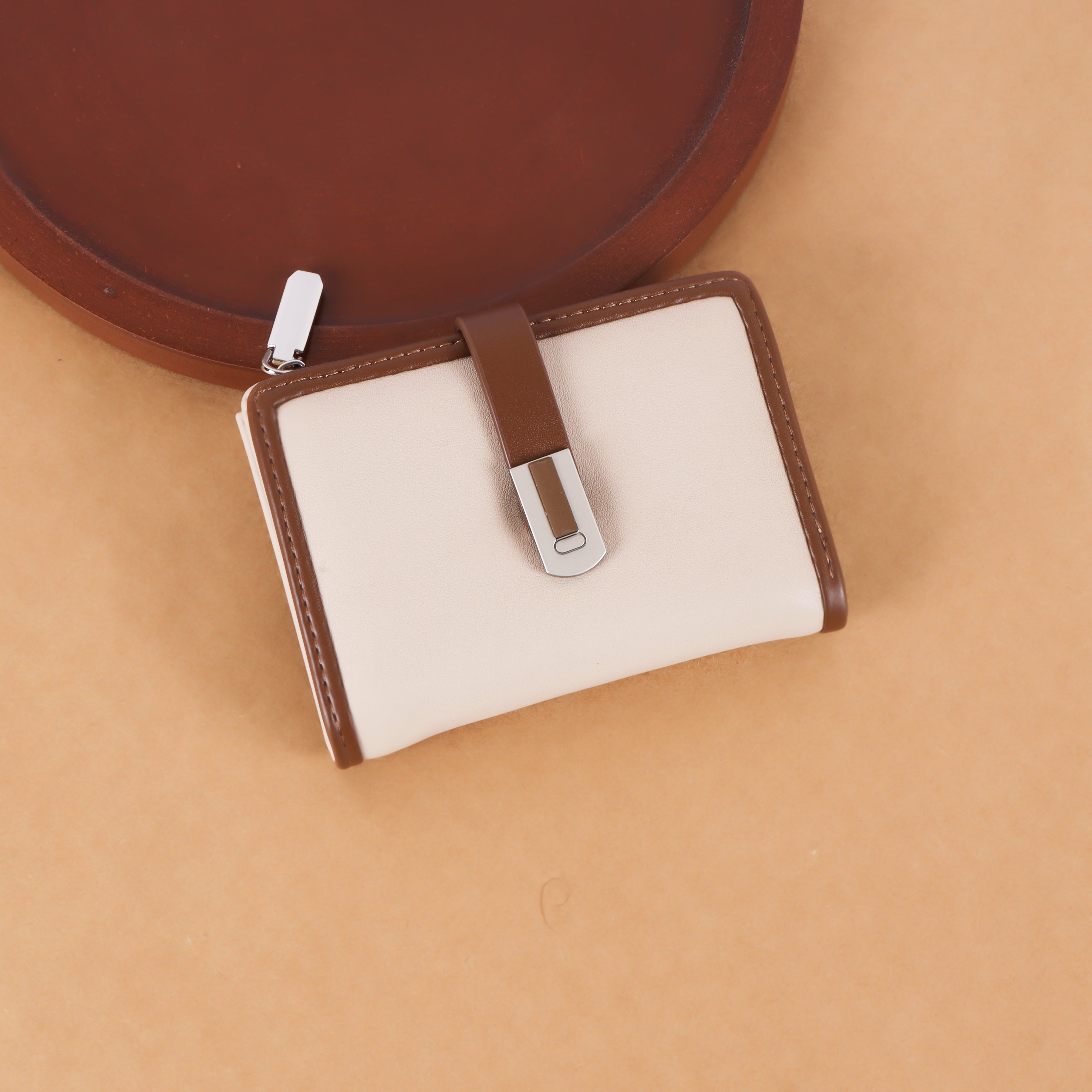 The "Metro Elegance" Compact Bifold: Metallic Bar & Zip Detail