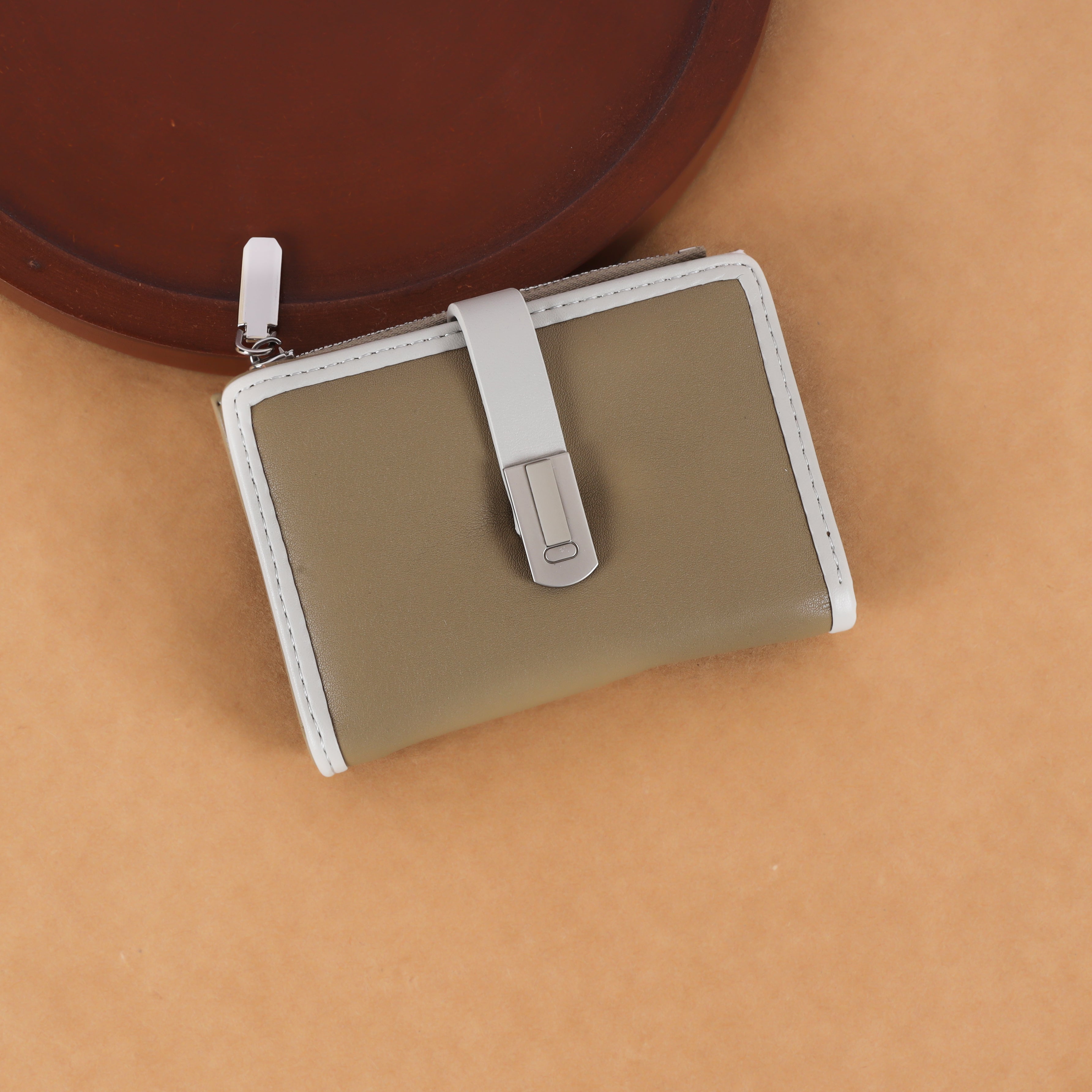 The "Metro Elegance" Compact Bifold: Metallic Bar & Zip Detail