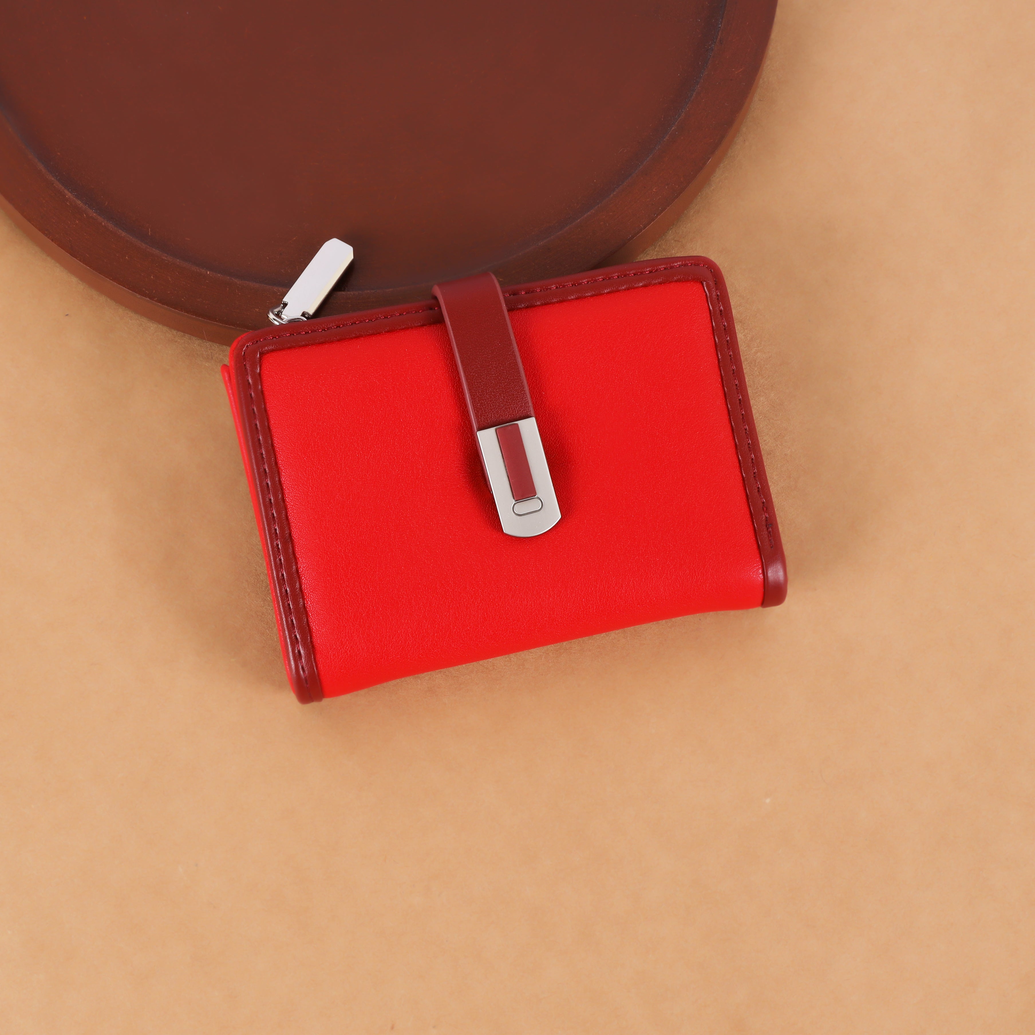 The "Metro Elegance" Compact Bifold: Metallic Bar & Zip Detail