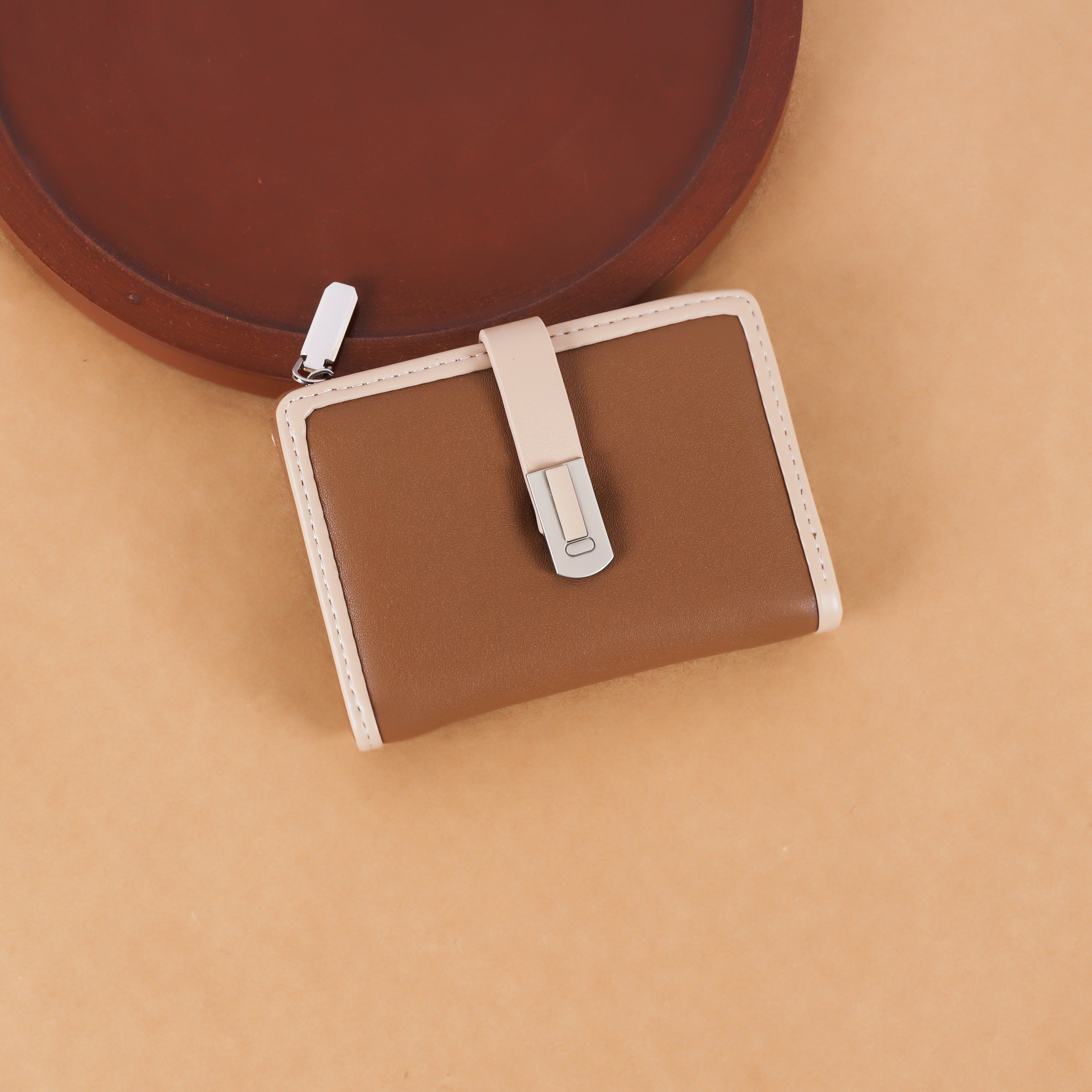 The "Metro Elegance" Compact Bifold: Metallic Bar & Zip Detail