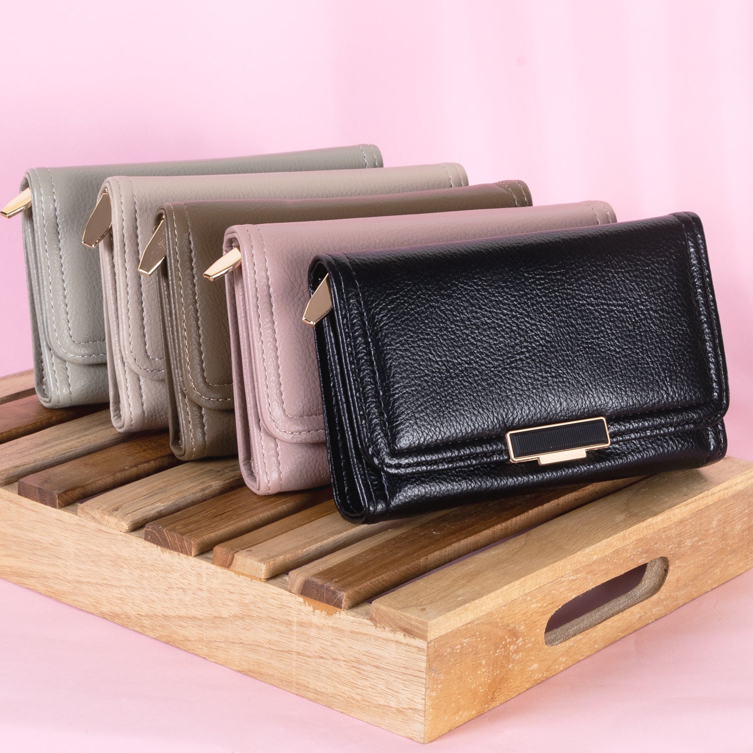 'Soso' Minimalist Card Wallet: Premium Three-Fold Structure
