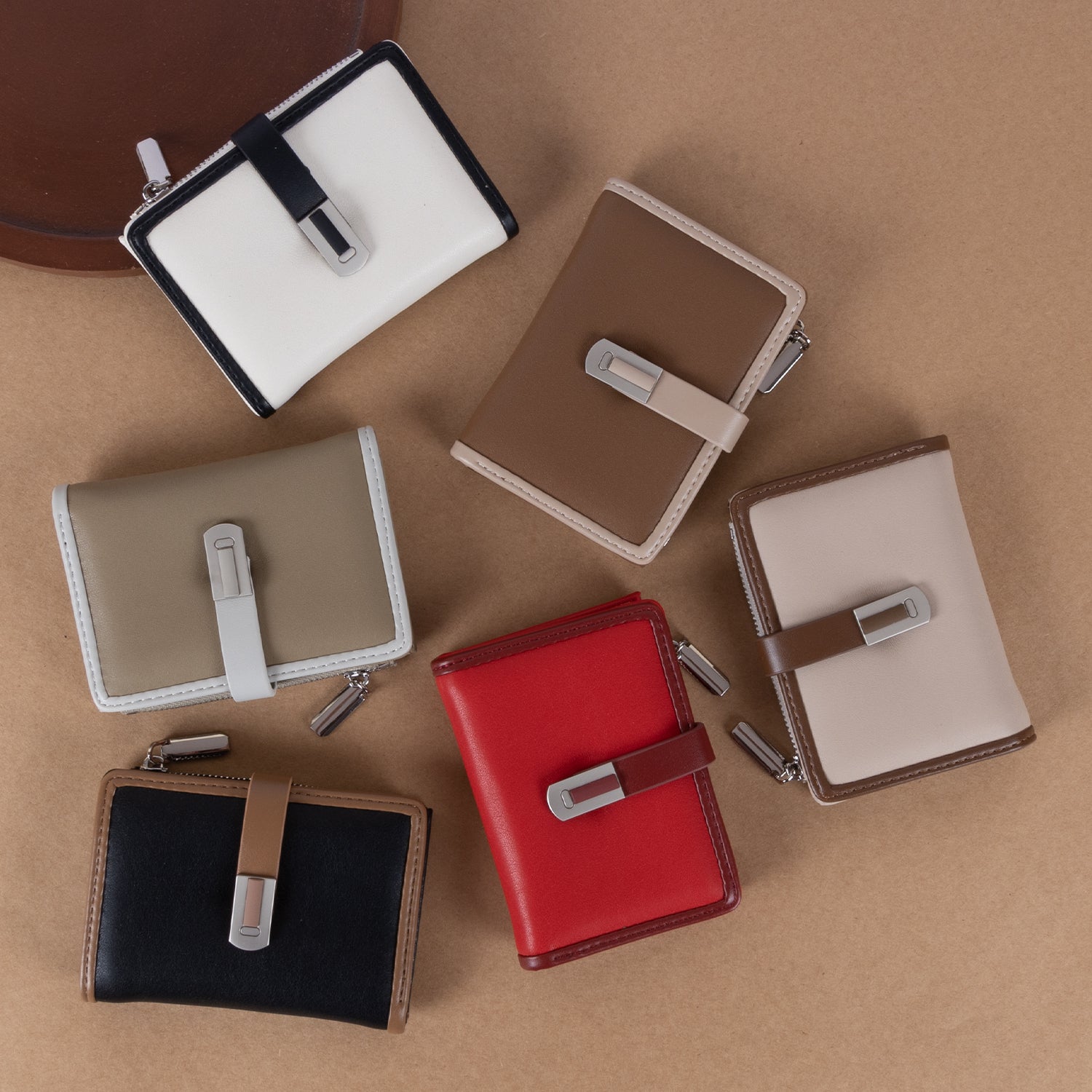 The "Metro Elegance" Compact Bifold: Metallic Bar & Zip Detail