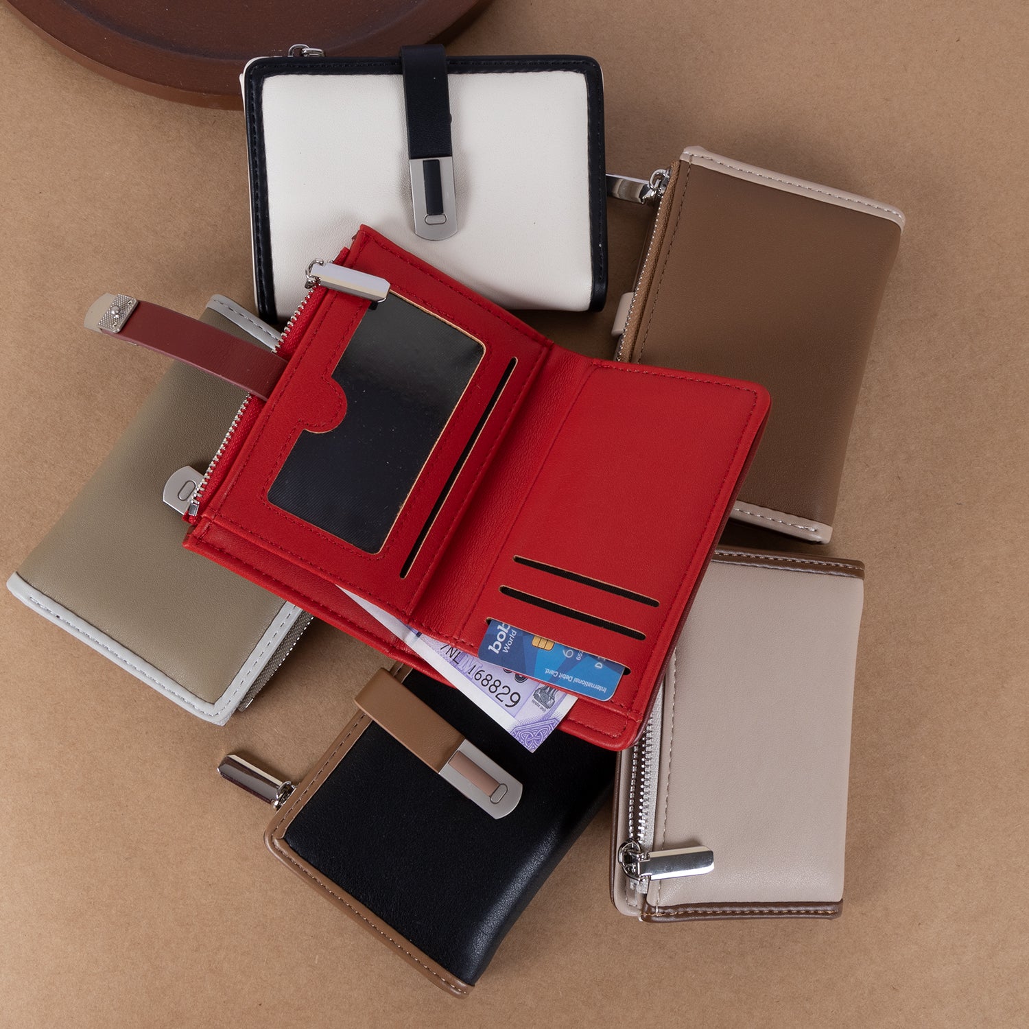The "Metro Elegance" Compact Bifold: Metallic Bar & Zip Detail