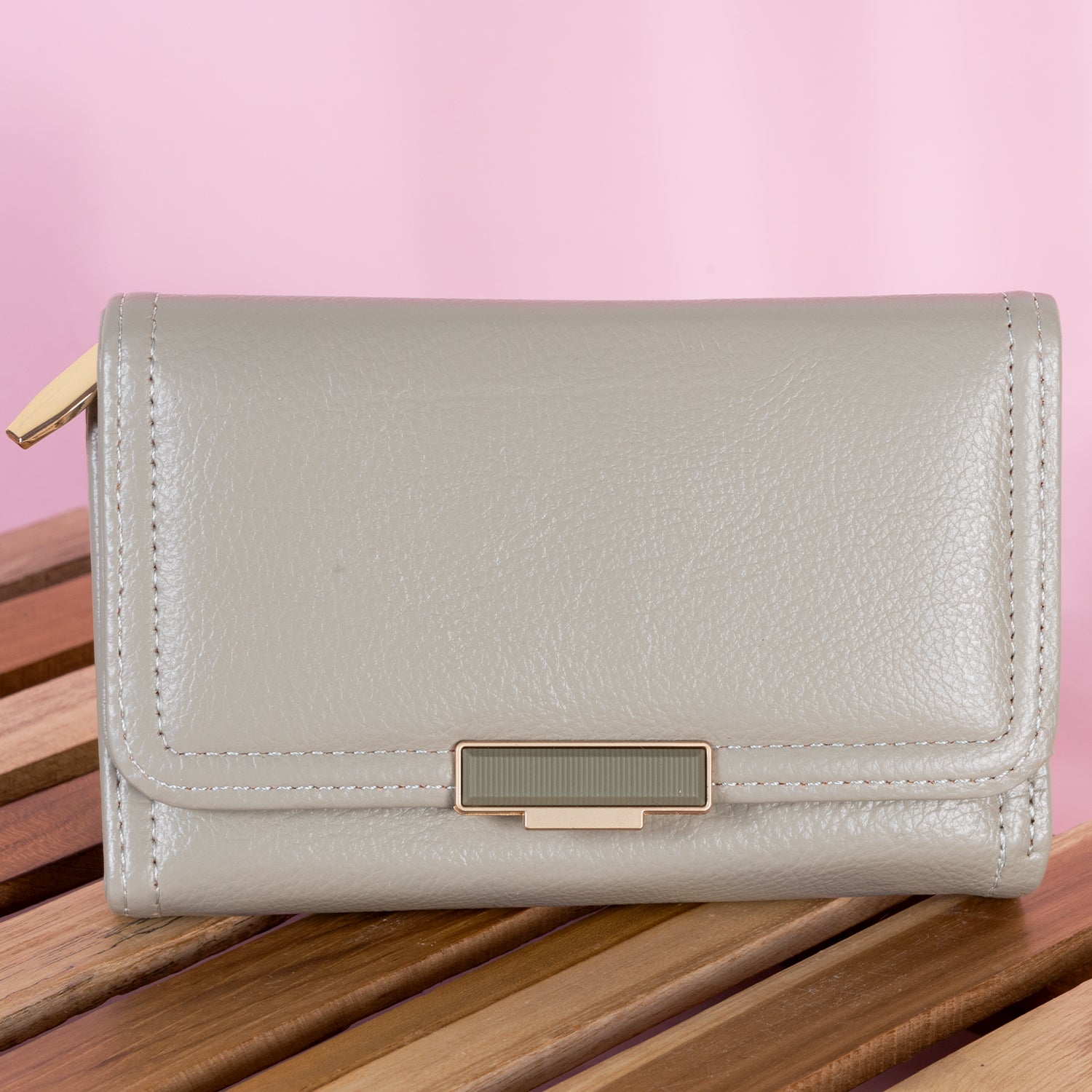 'Soso' Minimalist Card Wallet: Premium Three-Fold Structure