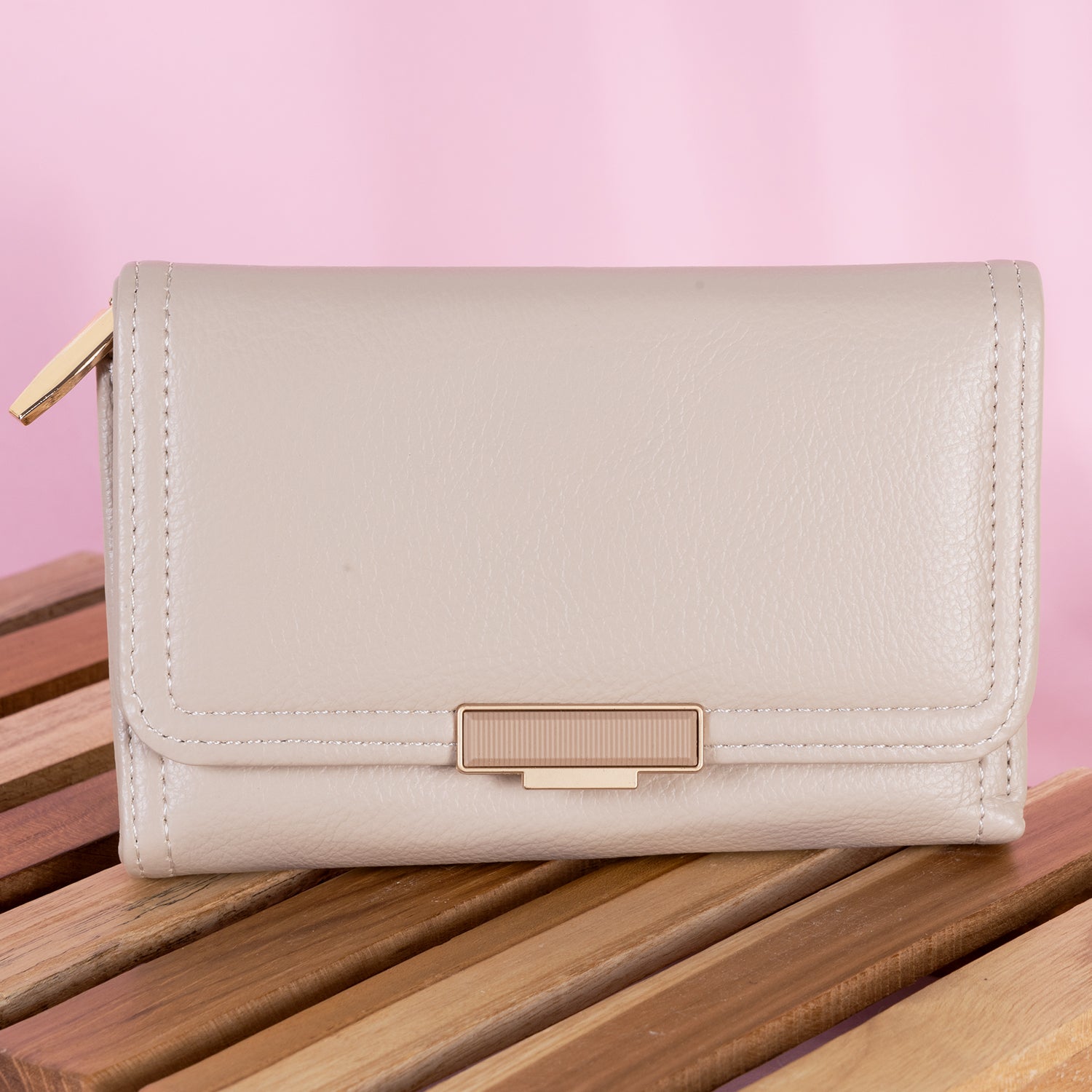 'Soso' Minimalist Card Wallet: Premium Three-Fold Structure