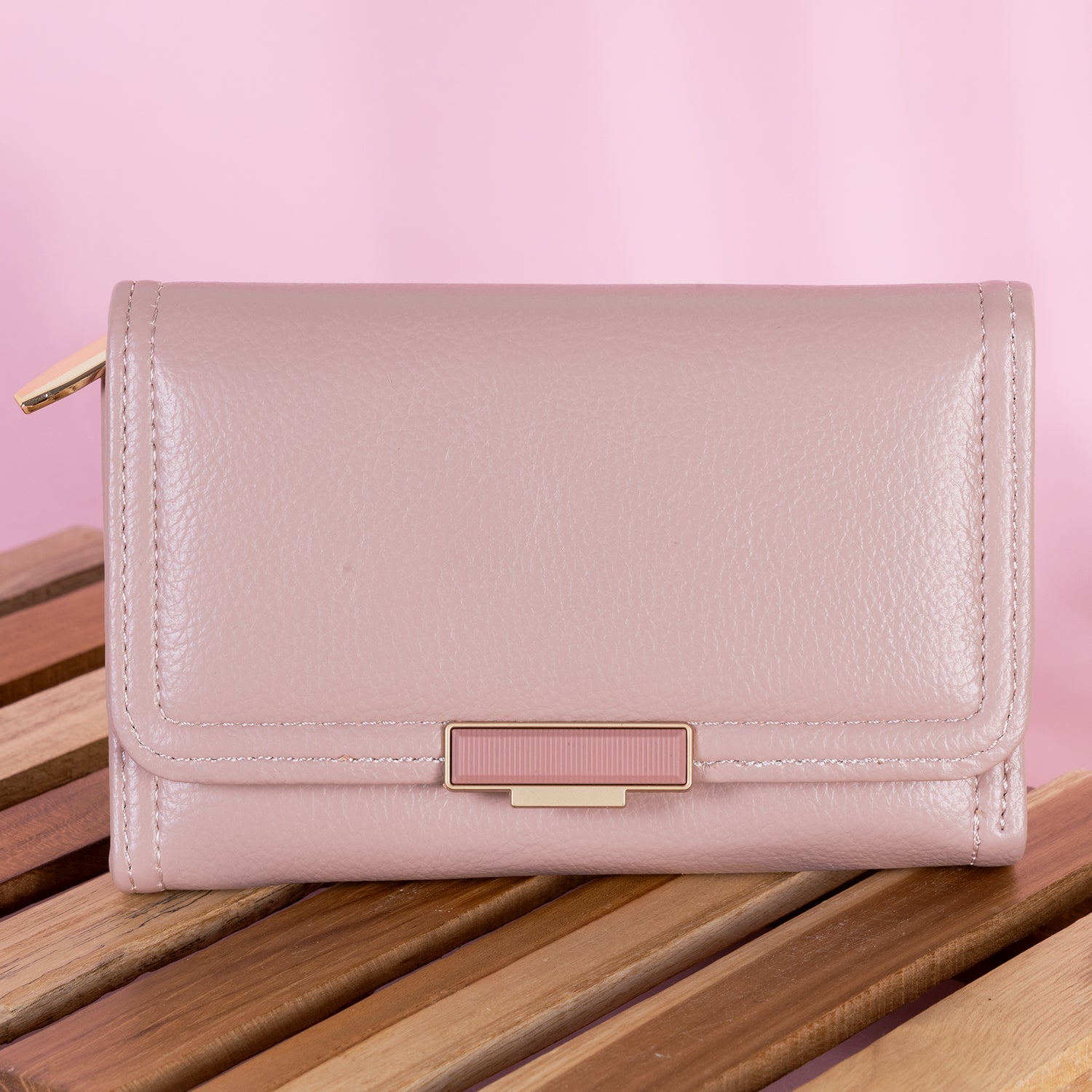 'Soso' Minimalist Card Wallet: Premium Three-Fold Structure