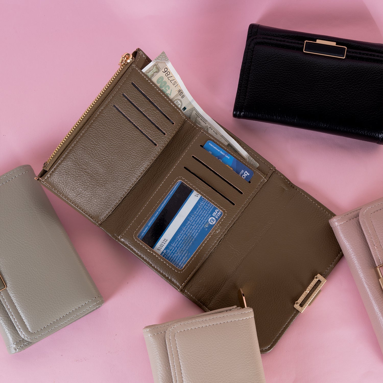 'Soso' Minimalist Card Wallet: Premium Three-Fold Structure
